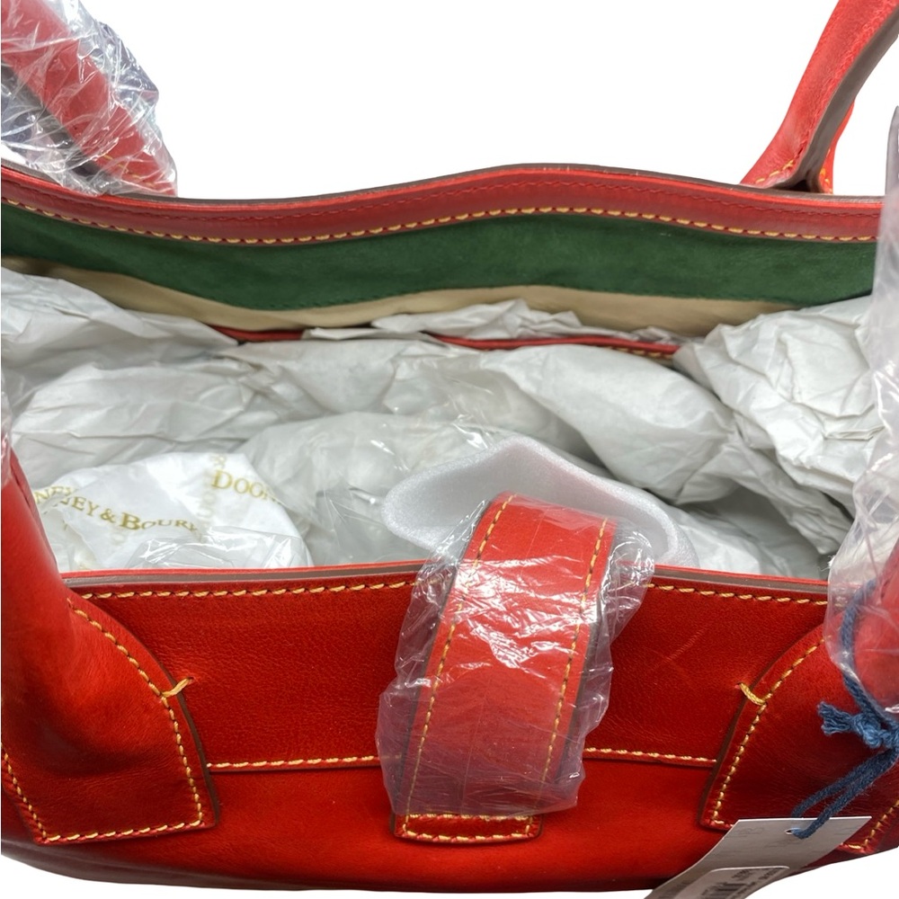 Chic Red Leather Shoulder Bag - Picture 7 of 10